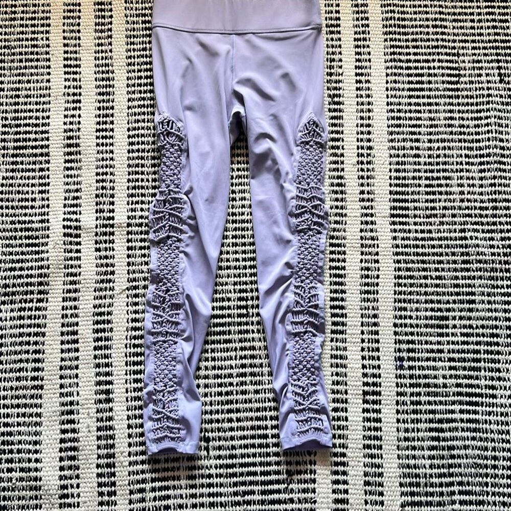 Carbon Size medium light purple Stretchy Activewear compression pants
